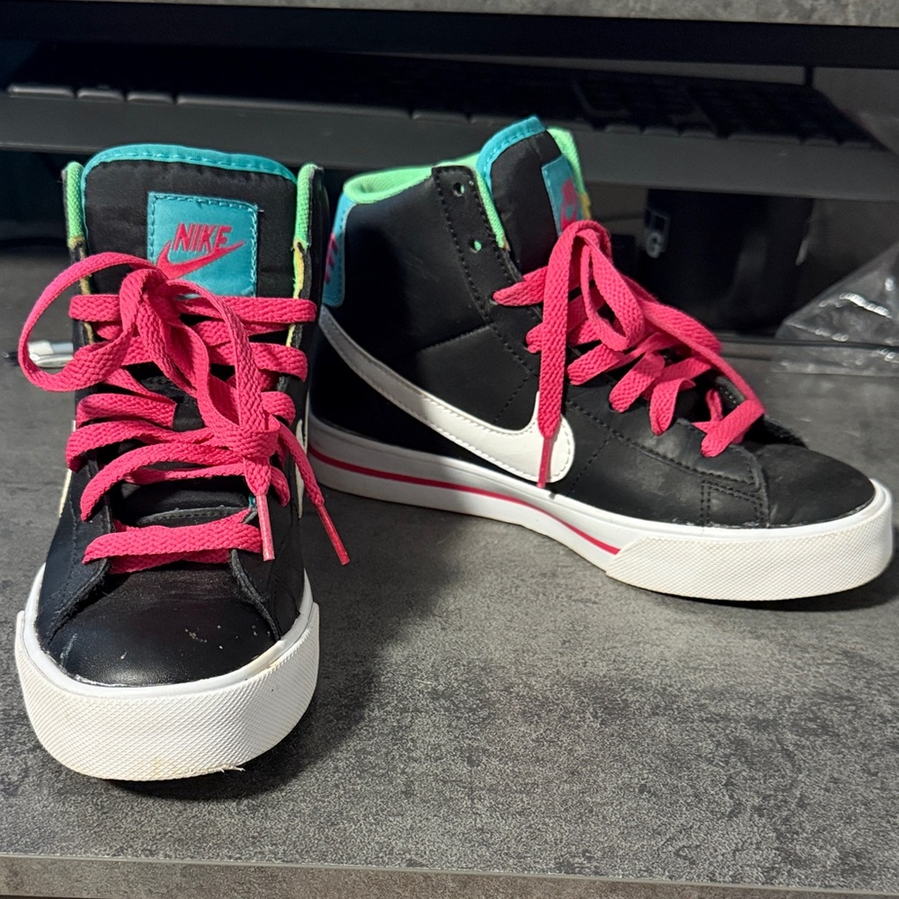 EUC Nike Women's High-Top Sneakers Size 5.5